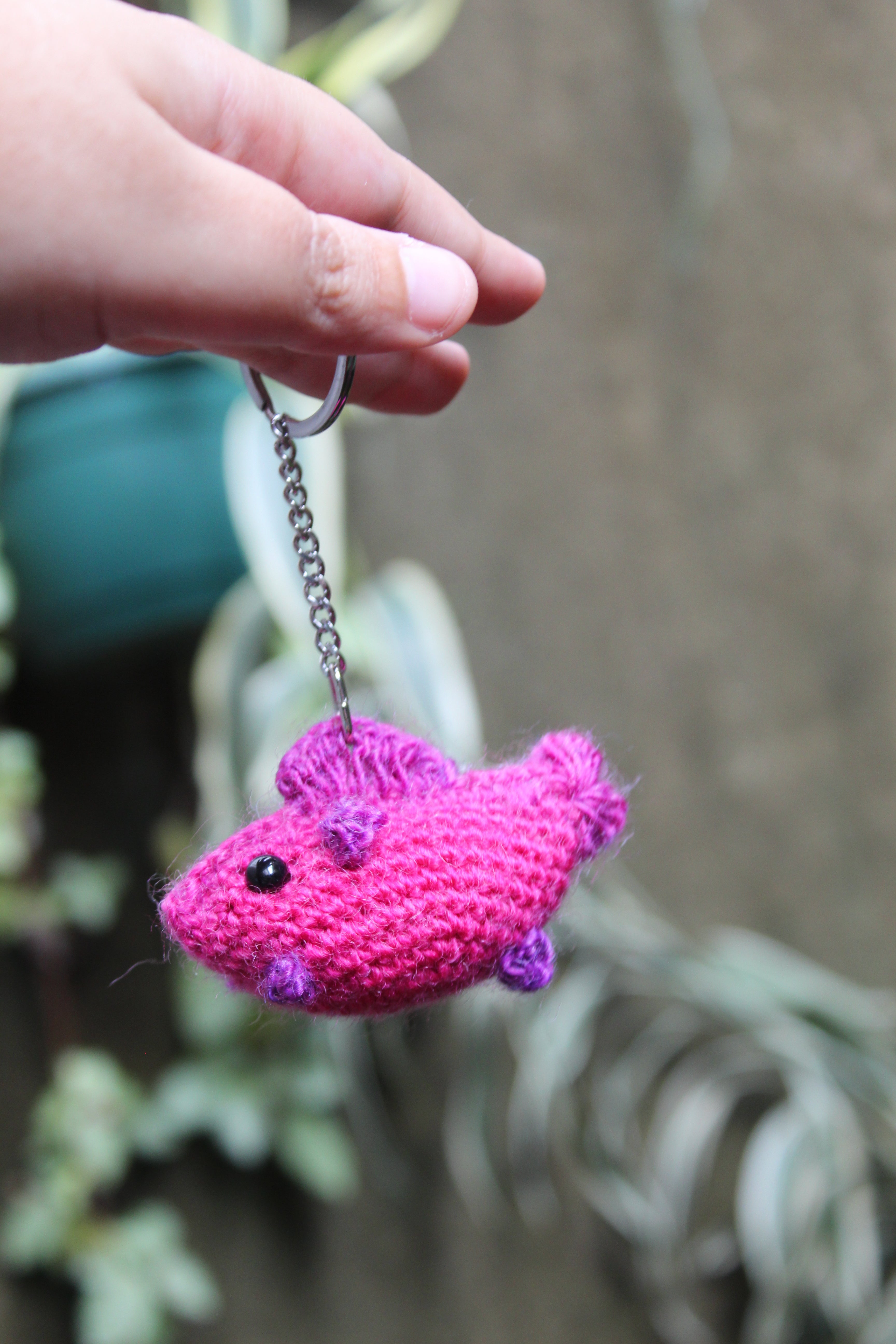Llavero Pececito con Patas Magenta a Morado — Amigurumi