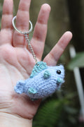 Llavero Pececito con Patas Celeste y Turquesa — Amigurumi