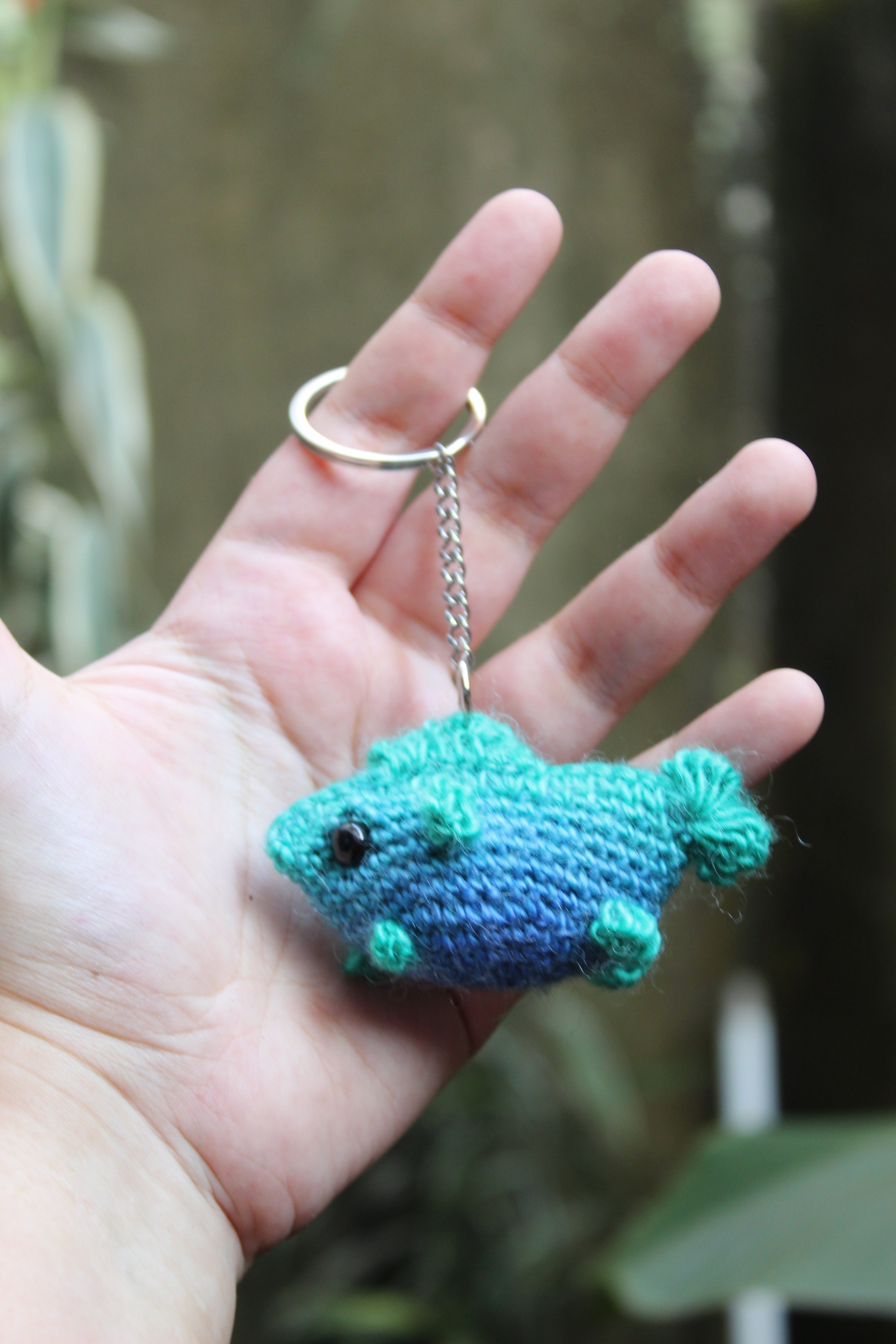 Llavero Pececito con Patas Azul a Turquesa — Amigurumi