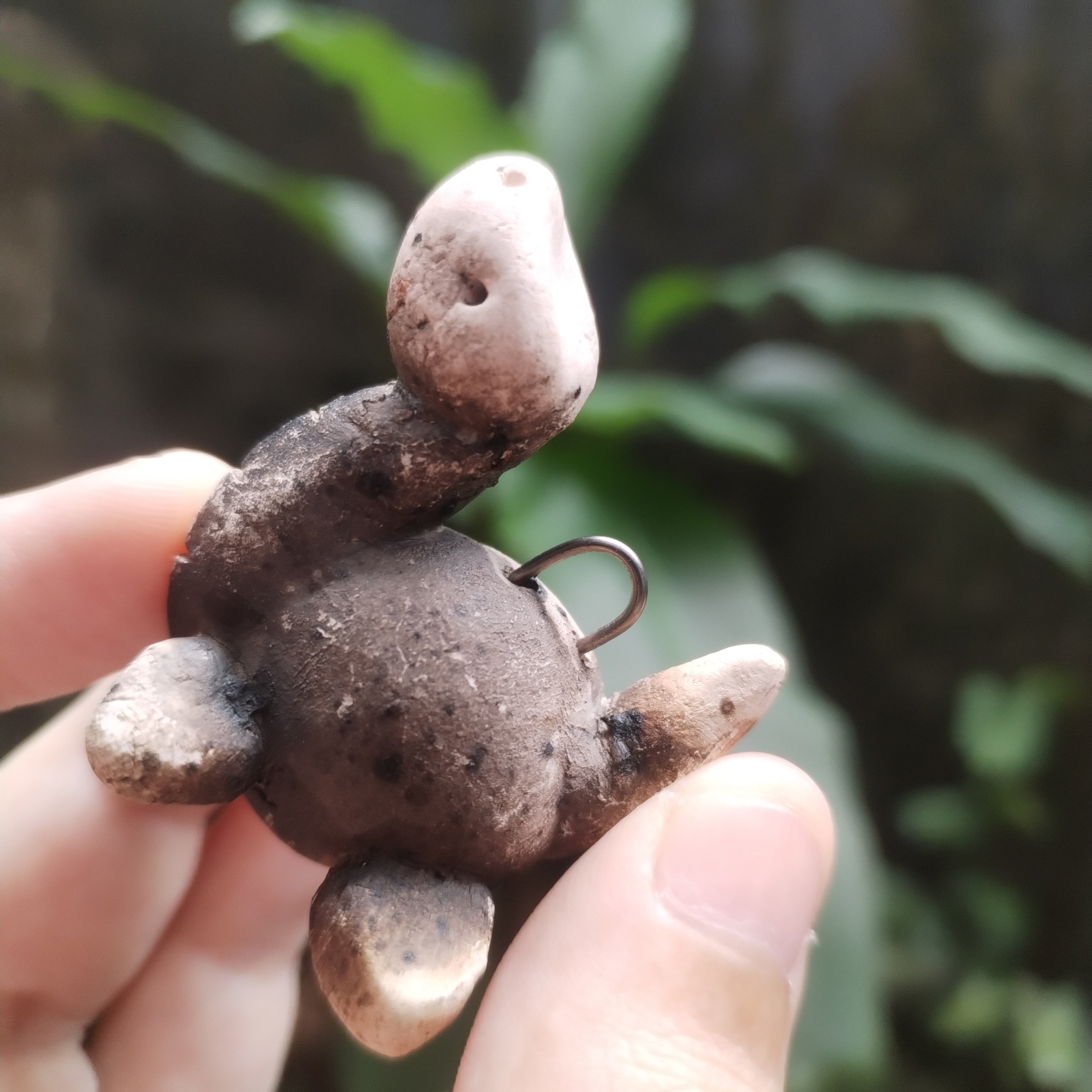 Dije Nessie V — Cerámica Artesanal