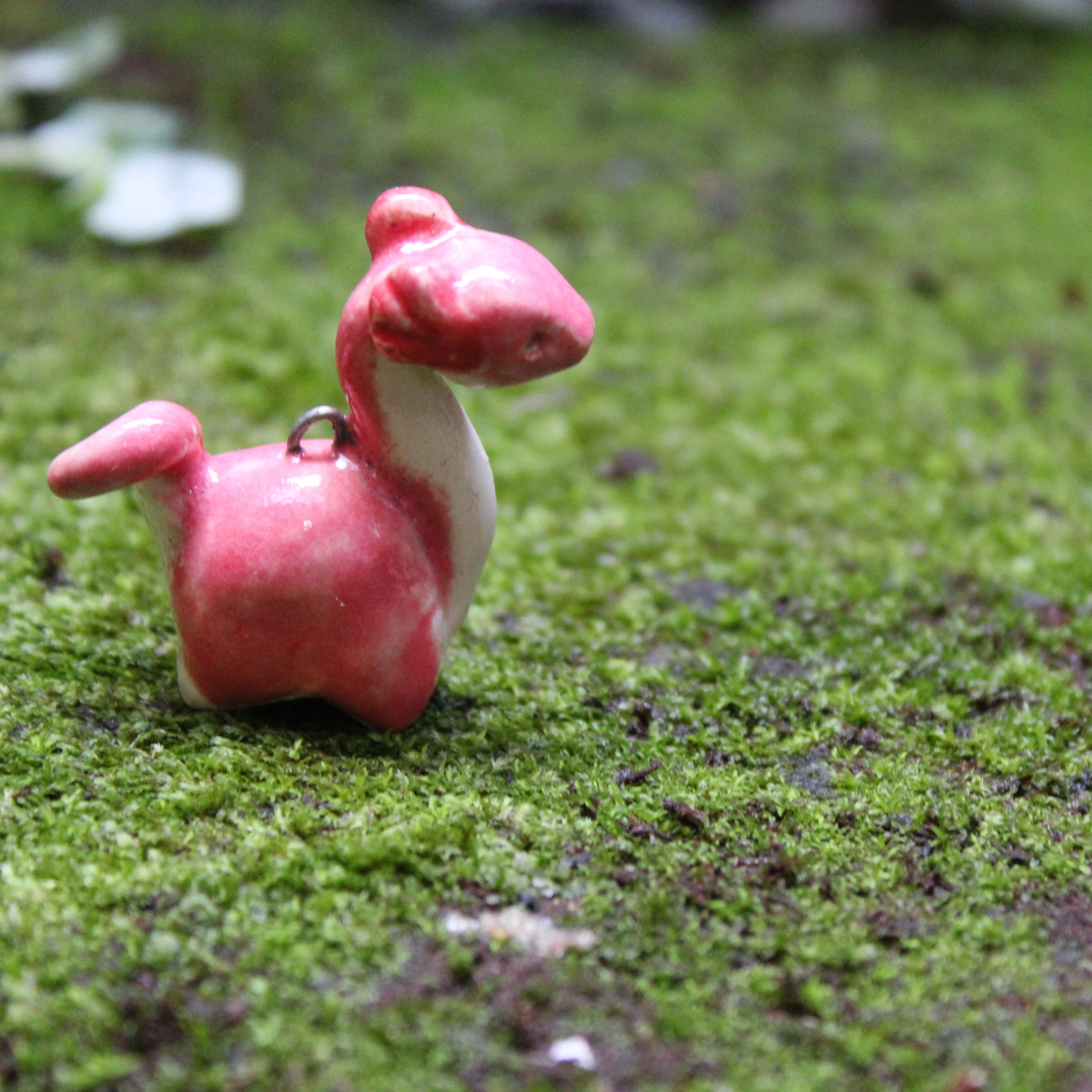 Dije Dinosaurio Cuello Largo II — Cerámica Artesanal