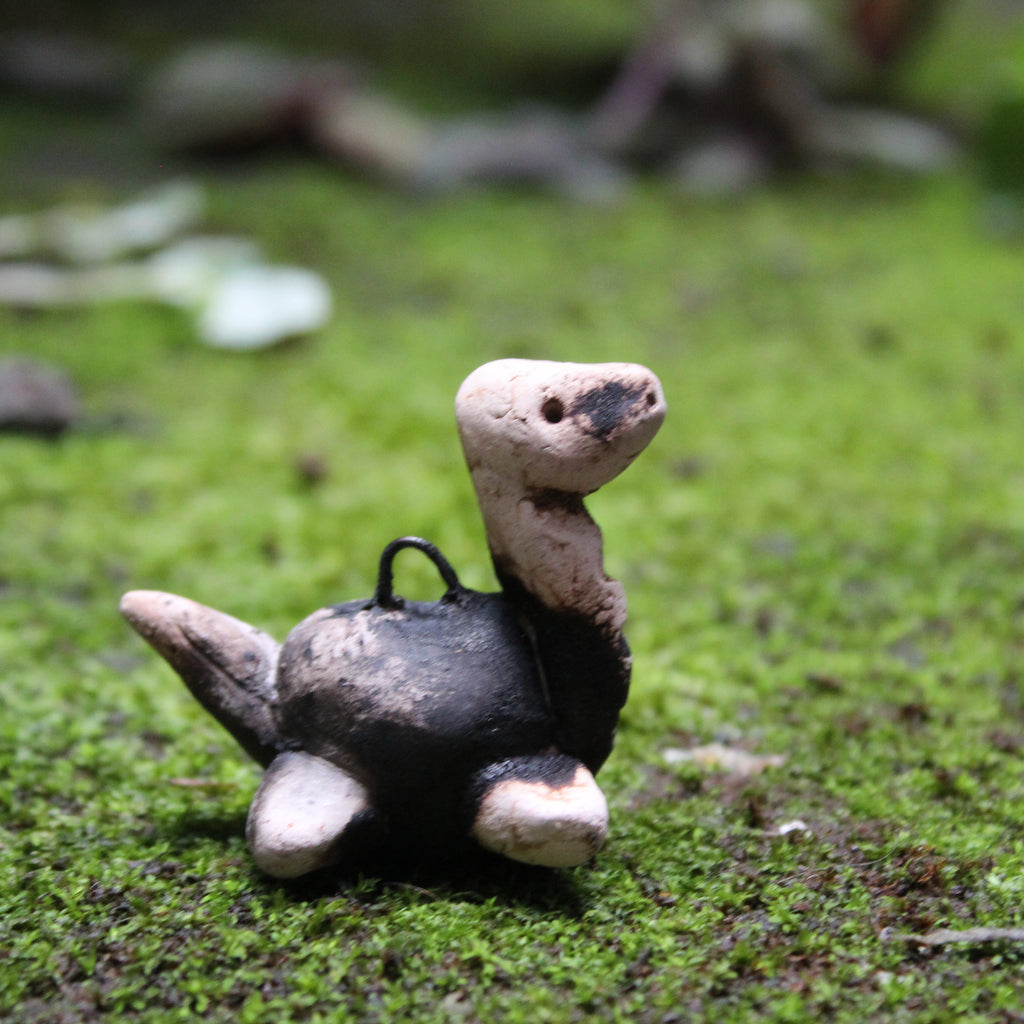 Dije Nessie III — Cerámica Artesanal