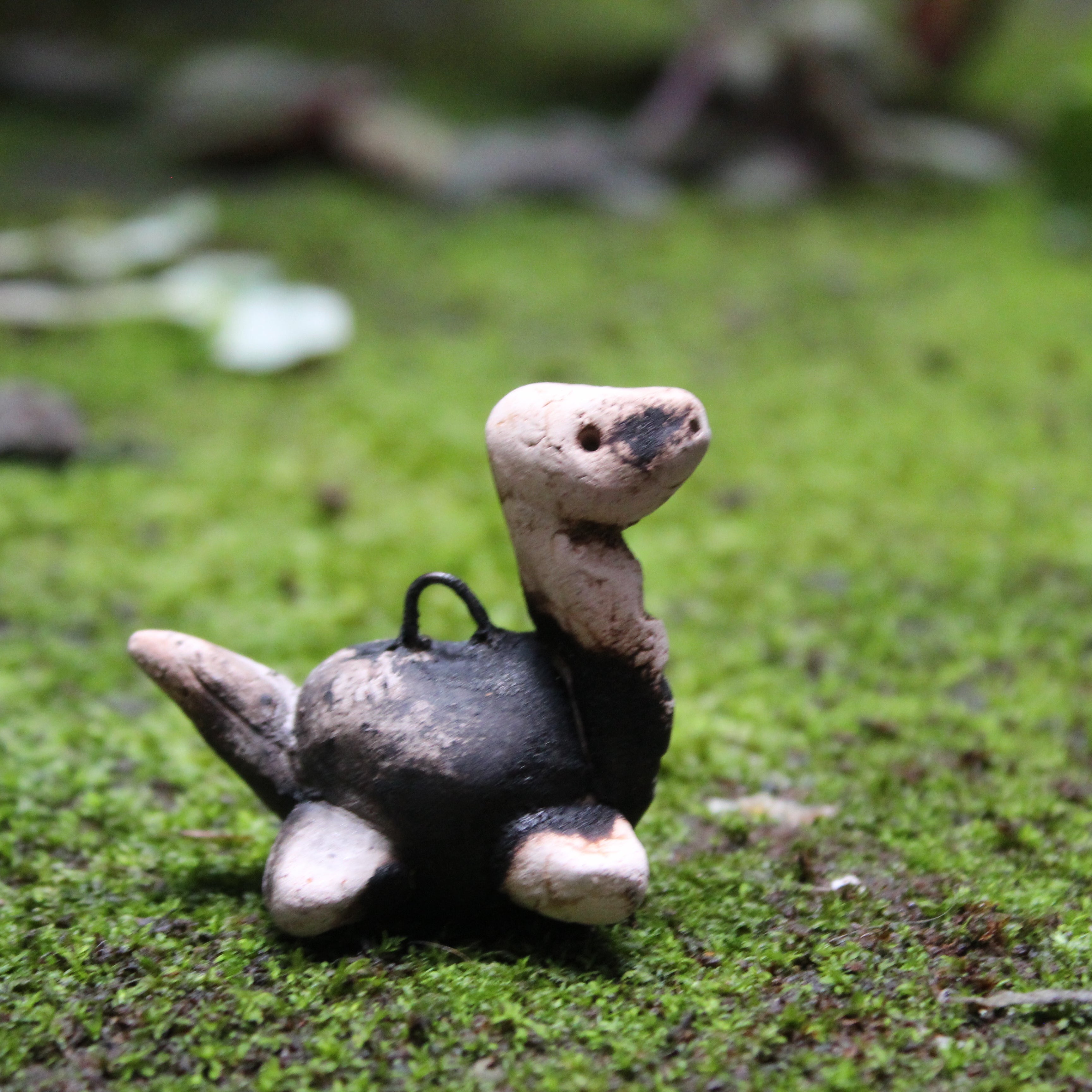 Dije Nessie III — Cerámica Artesanal