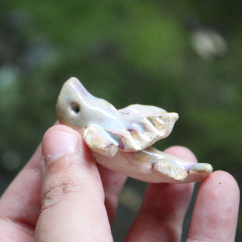 Dije Ballena Alada II — Cerámica Artesanal